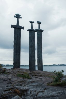 Üç büyük kılıç tepede bir bellek olarak Hafrsfjord savaş yıl 872 Stavanger, Norveç için stand.