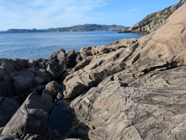  Norveç 'teki kayalık deniz kıyısının manzarası