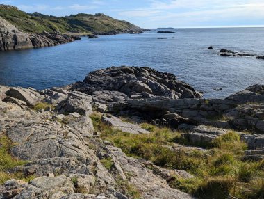  Norveç 'teki kayalık deniz kıyısının manzarası