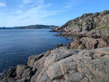  Norveç 'teki kayalık deniz kıyısının manzarası