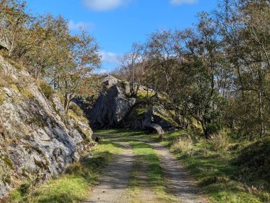 İlkbaharda dağların güzel manzarası  