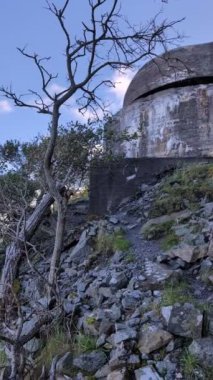 Eski kalenin yıkıntıları doğa manzarası 