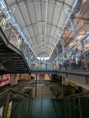 Gdansk, Polonya - 27 Eylül 2024: Eski Polonya 'nın kuzeyindeki Gdansk kasabasının Pazar Salonu' ndaki tarihi kalıntılar.