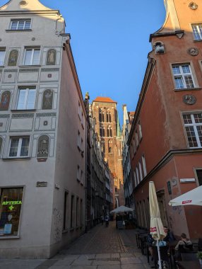 Gdansk, Polonya - 27 Eylül 2024: Gdansk Eski Kenti, Polonya 'nın güzel mimarisi.