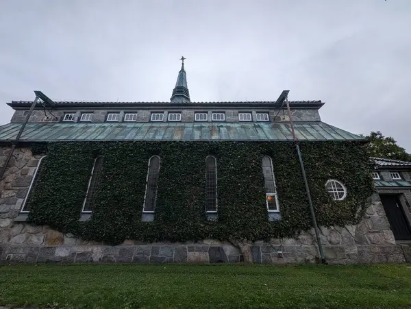 Eski kilise cephesinin güzel bir fotoğrafı. 