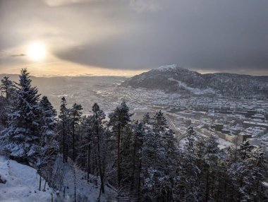 # Güzel gün batımı manzaralı # # Karla kaplı dağlar # 