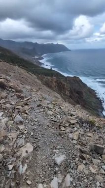 Kayalık okyanusun güzel manzarası