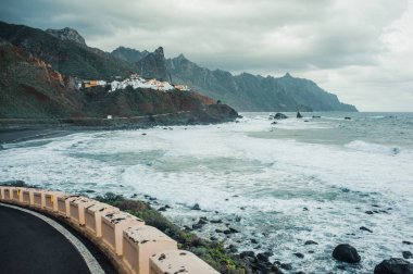 Tenerife adasının kuzeyindeki Benijo plajı.