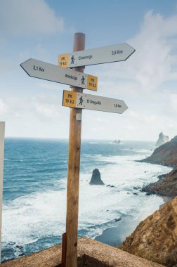 Madeira Adası 'nda yürüyüş tabelası