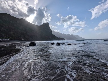 Roque de las Bodegas, Taganana, Tenerife, Kanarya, İspanya, Avrupa 'nın kayalık sahil şeridi