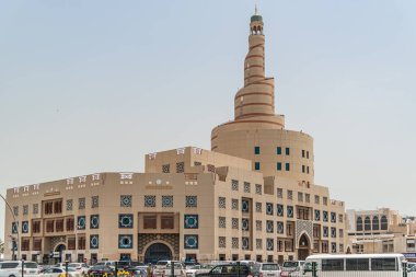 Doha, Katar / Orta Doğu - 05 / 05 / 2019. Doha City Skyline 'ın mimarisi ve binaları.