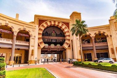 Doha, Katar / Orta Doğu - 05 / 05 / 2019. Doha 'daki limana bakan binalar..