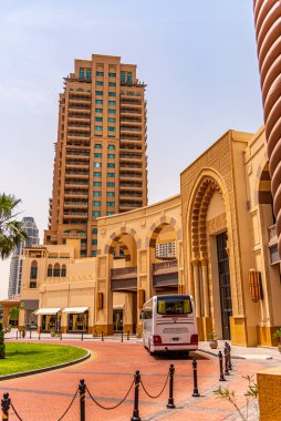 Doha, Katar / Orta Doğu - 05 / 05 / 2019. Doha 'daki limana bakan binalar..