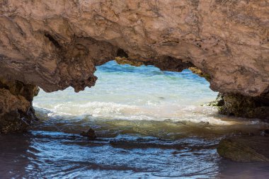 Jurien Körfezi, WA / Avustralya - 07 / 11 / 2020 Sandy Cape Rekreasyon Parkı beyaz kum, turkuaz su, mükemmel balıkçılık ve güvenli yüzme alanları ile burası Perth 'e yakın harika bir aile kamp alanı haline geliyor..