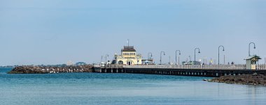 Melbourne, Victoria / Avustralya - 11 / 01 / 2019 St Kilda Beach, Port Phillip 'te Melbourne şehir merkezine 6 kilometre uzaklıkta bulunan bir plajdır. Melbourne 'un en ünlü plajı..