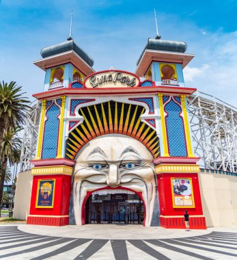 Melbourne, Victoria / Avustralya - 11 / 01 / 2019 Luna Park Melbourne, St Kilda 'daki Port Phillip Körfezi kıyısında bulunan tarihi bir lunapark. 13 Aralık 1912 'de açıldı..