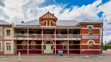 Northam, WA - Avustralya 11-14-2020 Riverside Hotel Northam şu anda Restoran, Bar ve Bira Bahçesi 'nde yenilendi..