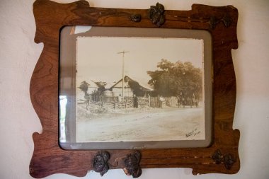 Northam, WA - Avustralya 11-15-2020 Batı Avustralya 'nın en eski yerleşim yerlerinden biri olan Morby Cottage' ın çerçeveli fotoğrafı..