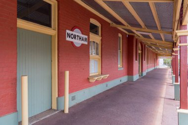 Northam, WA - Avustralya 11-15-2020 Bugün siz de tarihi platformda yürüyüp Northam Tren İstasyonu Müzesi 'ndeki Eski İstasyonu keşfedebilirsiniz..