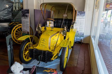 York, WA - Avustralya 11-15-2020. York Motor Müzesi 'nde sergilenen eski arabalardan bazıları..