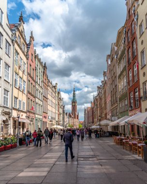 Gdansk, Pomerania Eyaleti / Polonya - 05 / 07 / 2019 Dluga Targ Gdansk Polonya 'nın ana caddesi