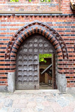 Malbork 'taki Tötonik Düzen Şatosu, Polonya' nın Malbork kenti yakınlarında 13. yüzyıldan kalma bir kaledir. Dünyadaki en büyük şato..