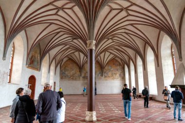 Polonya 'nın Malbork kasabası yakınlarındaki Malbork kalesindeki kilisenin içinde..