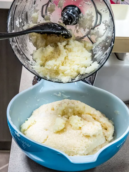 Polonya 'da Placki Kartoflane veya Placki ziemniaczane olarak bilinen patates krepleri lezzetli ve lezzetlidir..