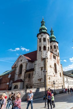 Krakow, Küçük Polonya / Polonya - 05 / 11 / 2019. Krakow ve Ana Pazar Meydanı gün içinde turistler arasında çok popüler..