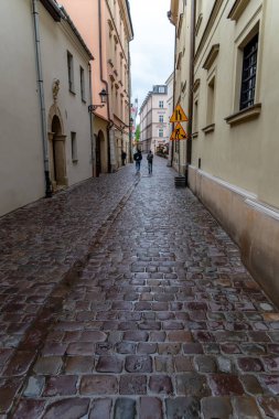 Krakow, Küçük Polonya / Polonya - 05 / 11 / 2019. Parke taşlı yollar Krakow ve Ana Pazar Meydanı 'nda yer alıyor..