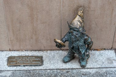 Wroclaw, Silesia / Polonya 05 / 10 / 2019. Partyzant Tepesi (Wzgrze Partyzantw) güzel parkları ve Oder Nehri manzarası ile.