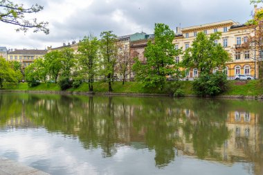 Wroclaw, Silesia / Polonya 05 / 10 / 2019. Partyzant Tepesi (Wzgrze Partyzantw) güzel parkları ve Oder Nehri manzarası ile