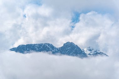 Zakopane, Podhale / Polonya - 05 / 16 / 2019. Tatra Dağları, doğu Avrupa 'daki Karpat dağ zincirinin bir parçasıdır. Slovakya ve Polonya arasında doğal bir sınır oluşturur..