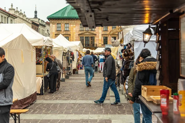 Krakow Lesser Poland Poland 2019 上周末在主市场广场的食品市场很受游客和当地人的欢迎 — 图库照片