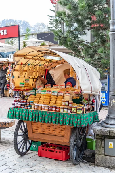 Zakopane Podhale Poland 2019 Zakopane镇设有销售奶酪的小摊位 手工制作的糖果店 高档服装店和一些令人愉快的餐馆 — 图库照片