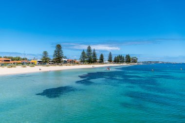 Rockingham, WA / Avustralya - 12 / 20 / 2019 Palm Beach, Mangles Bay 'in güzelliğinin tadını çıkaran insanlar