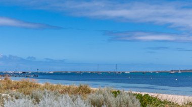 Rockingham, WA / Avustralya - 12 / 20 / 2019 Palm Beach, Mangles Bay 'in güzelliğinin tadını çıkaran insanlar