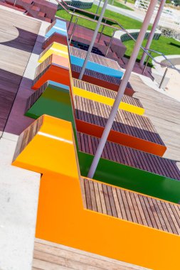 Rockingham, WA / Avustralya - 11 / 15 / 2019 Rockingham renkli şemsiyeler ve koltuklarla baştan yaratma.