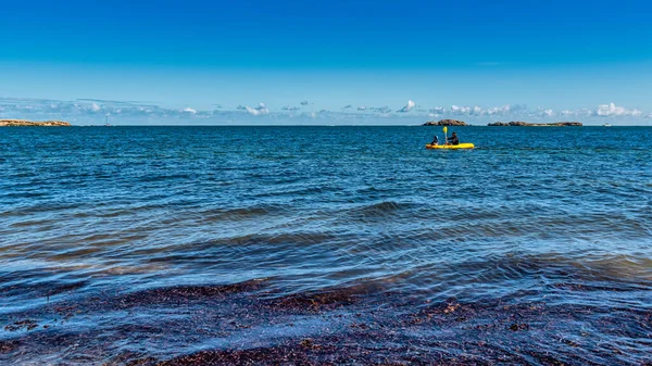 西澳大利亚州滨水湾2020年4月14日长距离清洁海滩和轮渡至Peron Rockingham角海岸的企鹅岛 — 图库照片