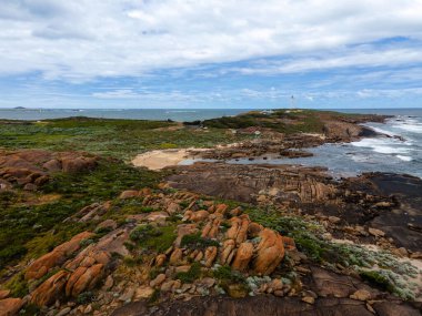 Augusta, WA - Avustralya 12-10-2022 Cape Leeuwin Deniz Feneri, Augusta 'nın tehlikeli güney batı kıyılarındaki gemilerinin korunmasına yardım etmek için ihtişamlı bir şekilde nöbet tuttu.