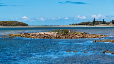 Augusta, WA - Avustralya 12-10-2022 Batı Avustralya 'nın güneybatısındaki Augustas Hardy Körfezi' nin sakin suları yürüyüş, yüzme, kano, seyahat, balık ya da dinlendirici bir piknik için en güzel yerdir.
