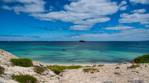 オーガスタ オーストラリア12 2022ハメリン湾 明るい白い砂の広大な 海洋生物でいっぱいのターコイズブルーの海 そして壮大な海岸沿いの崖の散歩 — ストック写真