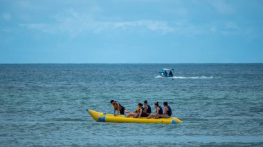 Tanjung Benoa, Bali - Endonezya 10-29-2022. Tanjung Benoa spor ve eğlence için bir bale tatil beldesi..