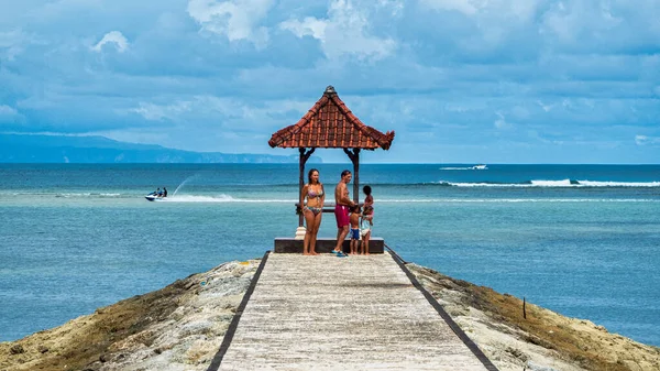 Tanjung Benoa, Bali - Endonezya 10-29-2022. Tanjung Benoa spor ve eğlence için bir bale tatil beldesi..