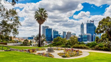 Perth, WA Australia - 10-22-2021 Perth City manzaralı Perth Park, Batı Avustralya
