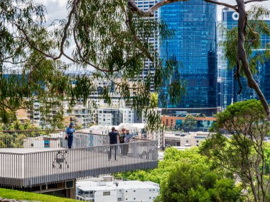 Perth, WA Australia - 10-22-2021 Perth City manzaralı Perth Park, Batı Avustralya