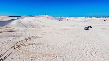 Lancelin, Perth 'in merkezinden 85 dakika uzaklıktaki Avustralya' nın ilk kum sörfü güzergahıdır. Lancelin 'de kum sörfü ucuz ve eğlenceli.