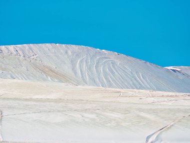 Lancelin, Perth 'in merkezinden 85 dakika uzaklıktaki Avustralya' nın ilk kum sörfü güzergahıdır. Lancelin 'de kum sörfü ucuz ve eğlenceli.