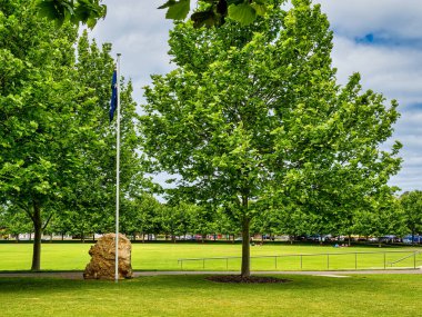 Rockingham, WA - Avustralya - 10-17-2021 ANZAC Parkı Rockingham şehir merkezine yakın, Rockingham Savaş Anıtı 'na yakın..