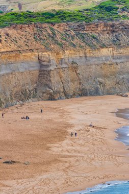 12 Havari, Victoria 'nın dramatik sahil şeridinde Güney Okyanusu' ndan görkemli bir şekilde yükselen muhteşem kaya yığınları..